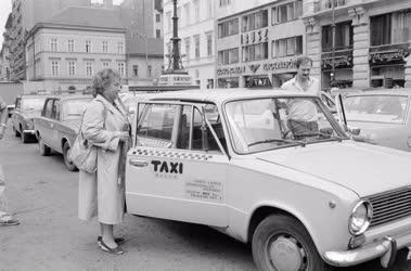 Életkép - Közlekedés - Taxi