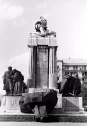 Történelem - Kultúra - A ledöntött Tisza István-szobor