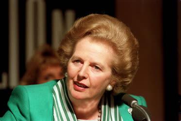 Külkapcsolat - Margaret Thatcher Budapesten - Nemzetközi sajtókonferencia