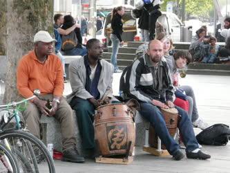 Berlin - Utcai zenészek a Breitscheidplatz téren