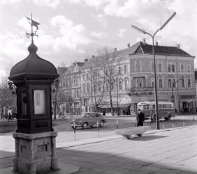 Városkép - Kaposvár - Időjelző ház a Kossuth Lajos téren