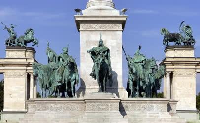 Városkép - Budapest - A honfoglaló hét vezér szobra a Hősök terén