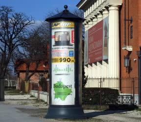 Reklám - Budapest - Utcai hirdetőoszlop