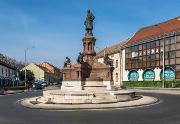 Városkép - Pécs - Zsolnay Vilmos szobra