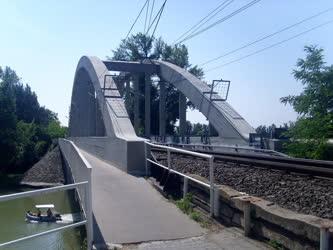 Közlekedési létesítmény - Vasbeton híd a Ráckevei Dunán