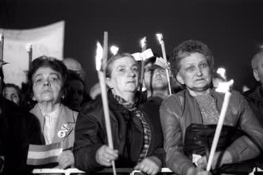 Külkapcsolat - Demonstráció a Hősök terén