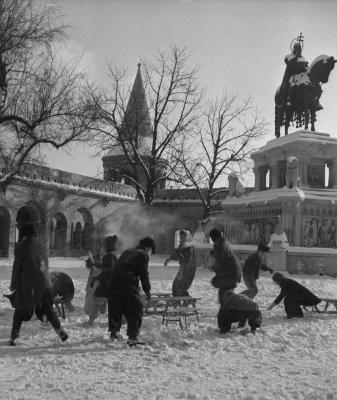 Városkép-életkép - Hógolyócsata