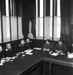 Ötvenhat emléke - Szovjet katonai küldöttség a Parlamentben
