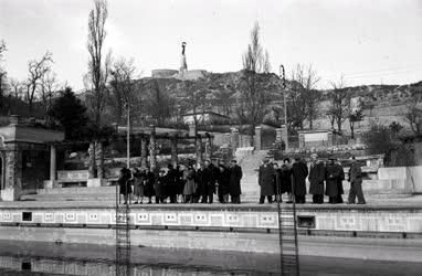 Városok - Budapesten a grúz tánccsoport