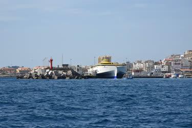 Turizmus - Los Cristianos - Fred. Olsen komphajó