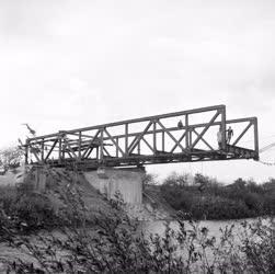 Hídépítés - A tiszakóródi híd behúzása