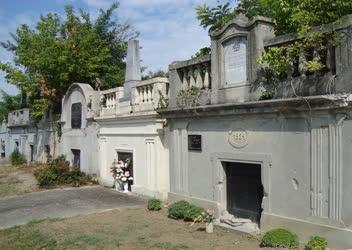 Temető - Balatonfőkajár - Kriptasor a balatonfőkajári temetőben