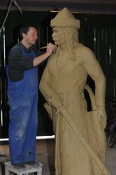 Kultúra - Bodrogkeresztúr - Készül Tarcal vezér szobra