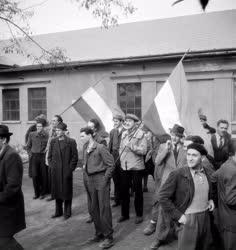 Ipar - Rohammunka a Hazai Fésűsfonó- és Szövőgyárban