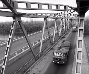 Közlekedés - Az új és a régi Tisza-híd Polgárnál