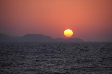 Tájkép - Heraklion - Napnyugta a tengeren