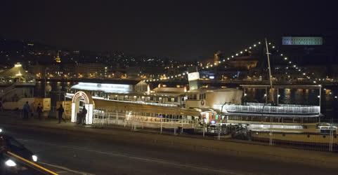 Városkép - Budapest - Kossuth Múzeumhajó