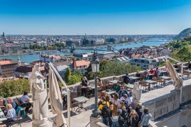 Turizmus - Budapest - Kilátás a Halászbástyáról