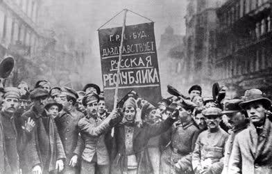 Történelem - Nagy Októberi Szocialista Forradalom évfordulója