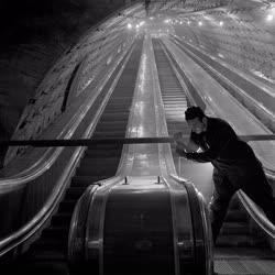 Közlekedés - Készül a Baross téri metróállomás mozgólépcsője