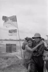 Vietnami háború - Foglyok átadása Quang Tri tartományban