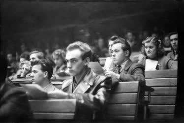 Belpolitika - 1956-os forradalom - Gyűlés a Műszaki Egyetemen