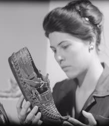 Kultúra - Öt világrész cipői a Néprajzi Múzeumban