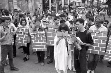 Demonstráció - Tiltakozás a Vasfüggöny ellen