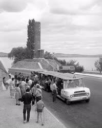 Közlekedés - A mikrobusz közlekedik Tihany és Balatonfüred között