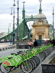 Közlekedés - Budapest - Bubi kerékpársor a Szabadság hídnál