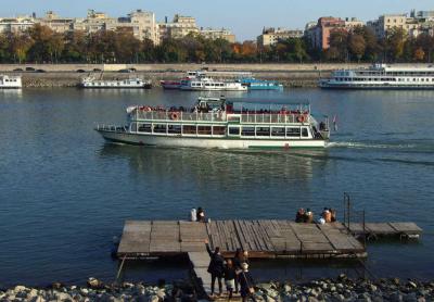 Közlekedés - Budapest - Sétahajó a Dunán