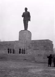 Belpolitika - Sztálin-szobor avatása