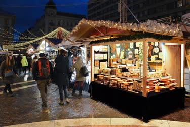 Ünnep - Budapest - Adventi vásár a Bazilikánál