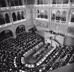 Belpolitika - Ünnepi ülés az Országházban hazánk felszabadulásának 20. évfordulóján