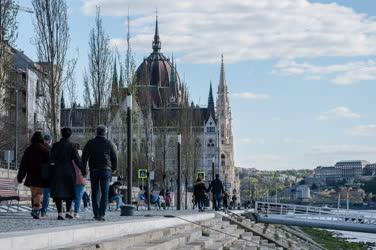 Városkép - Budapest - Idősebb Antall József rakpart