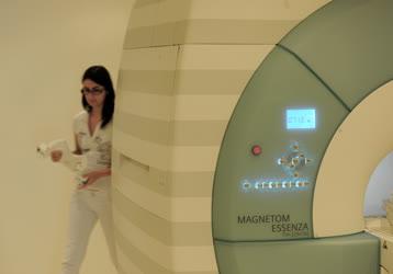 Egészségügy - Debrecen - MRI készülék a Kenézy Kórházban