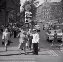 Foglalkozás - Főtörzsőrmester irányítja a forgalmat a Lenin körúton