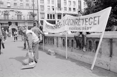 Városkép - Belpolitika - Radikális Párt tüntetése