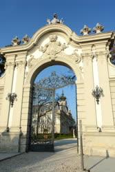 Épület - Keszthely - A Festetics kastély bejárata