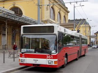 Tömegközlekedés - Budapest - Korszerű trolibusz