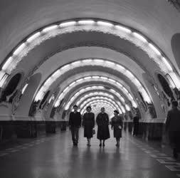Közlekedés - Leningrád - Vosstaniya metró