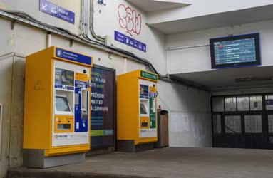 Közlekedés - Budapest - Menetjegykiadó automaták Kőbánya alsó vasútállomáson