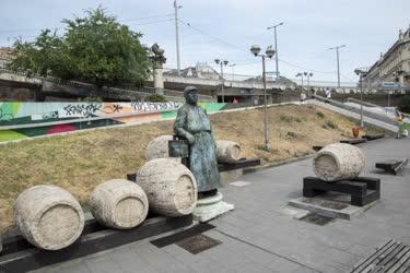 Városkép - Budapest - Borárus szobor a Boráros téren
