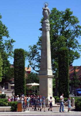 Köztéri szobor - Tata - A Mária Immaculata a főtéren