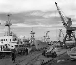 A szerző válogatása - 1200 tonnás hajó szovjet exportra
