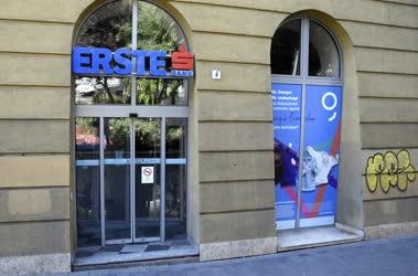 Pénzügy  - Budapest - Erste Bank fiók az Erzsébetvárosban