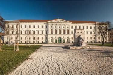 Oktatási létesítmény - Budapest - Nemzeti Közszolgálati Egyetem