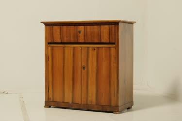 Kétajtós egyfiókos komód