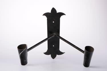 Kovácsoltvas fali fáklyatartó