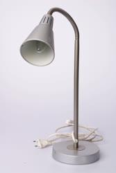 Szürke fém gégecsöves asztali lámpa